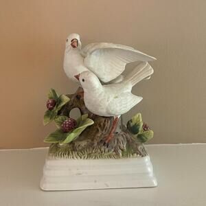 Vintage Gorham Porcelain White Doves Music Box "Love Story"